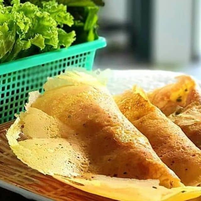 Bánh Xèo Miền Trung là truyền thống ẩm thực của Việt Nam, được yêu thích bởi hương vị tươi ngon và cách chế biến độc đáo. Hãy xem ảnh liên quan để tìm hiểu về quá trình làm bánh và cách thưởng thức bánh xèo mà không thể bỏ qua khi đến vùng Miền Trung.